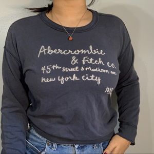 ★ ABERCROMBIE AND FITCH GRAPHIC SWEATSHIRT